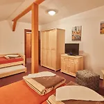 Konukevi Flora 3*
