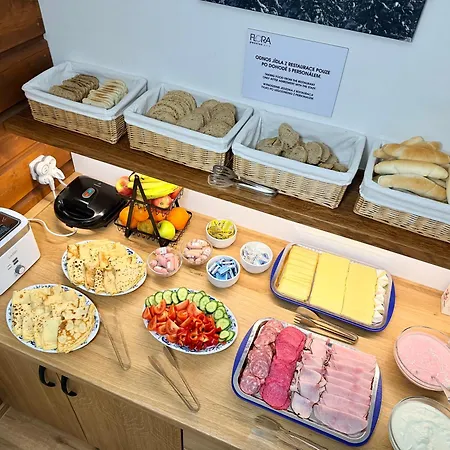 弗罗拉膳食公寓